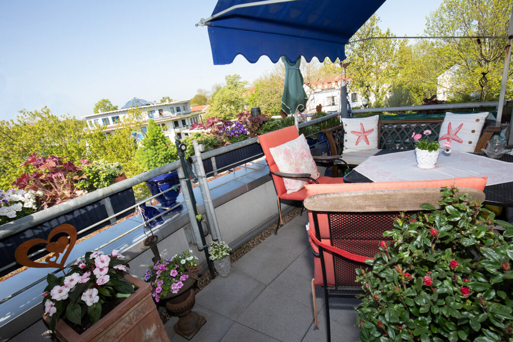 Blick auf einen Balkon: Von hier aus bietet sich ein schöner Ausblick auf den Essener Stadtteil Schonnebeck.