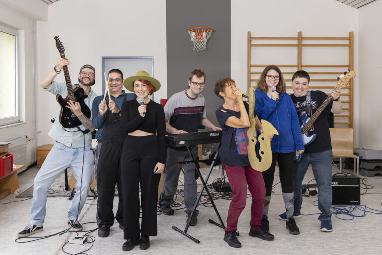 Regelmäßig probt die inklusive Band "Borbecker All Stars". Gemeinsam wird zusammen Musik gemacht - ob mit Instrument oder Stimme.